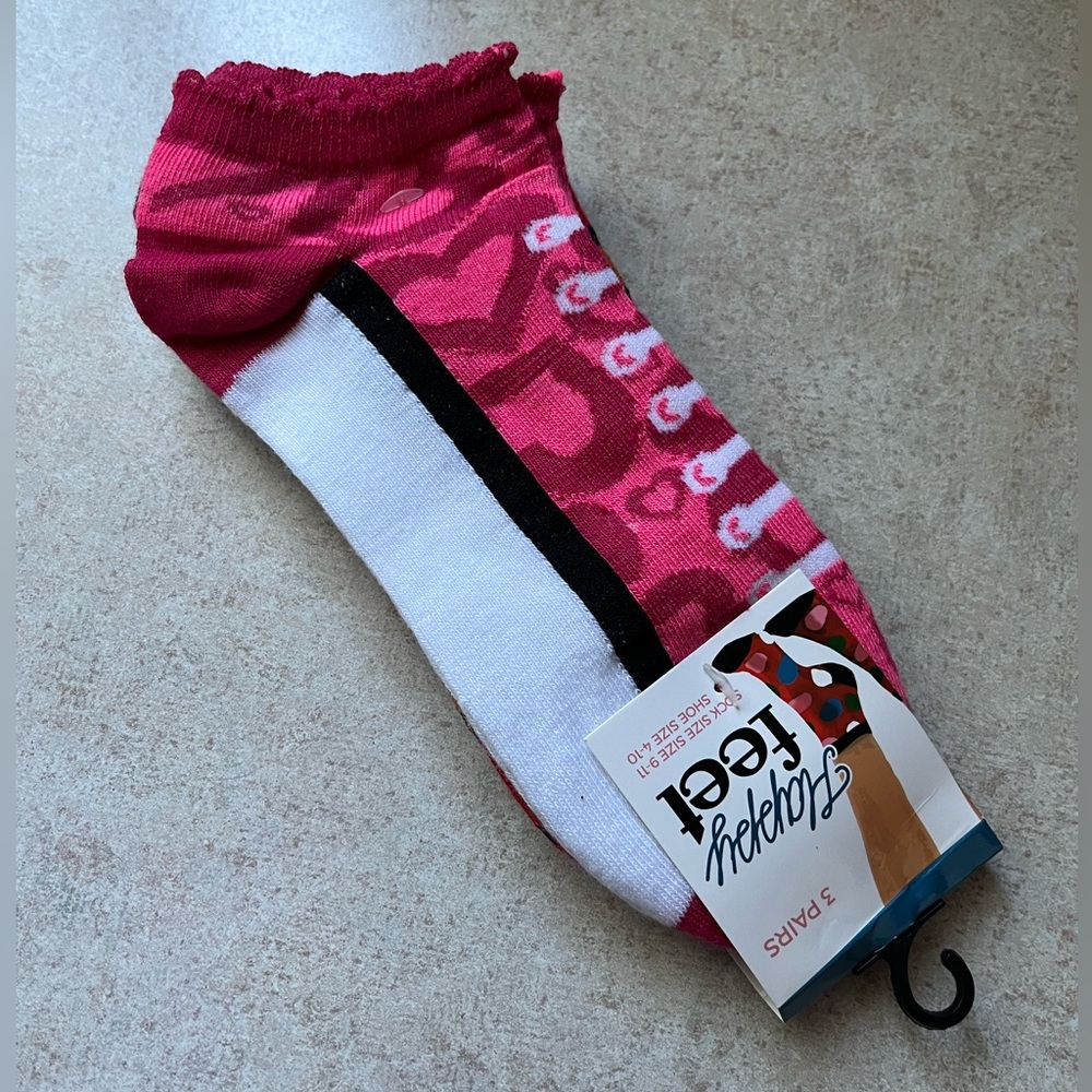 Women’s Happy feet 👣 3 Pair Ankle Socks NWT